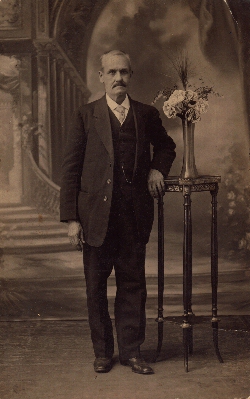 AntonioMiralles.jpg (79537 octets)